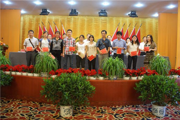 2011年慈善奖励清华、北大新生.JPG